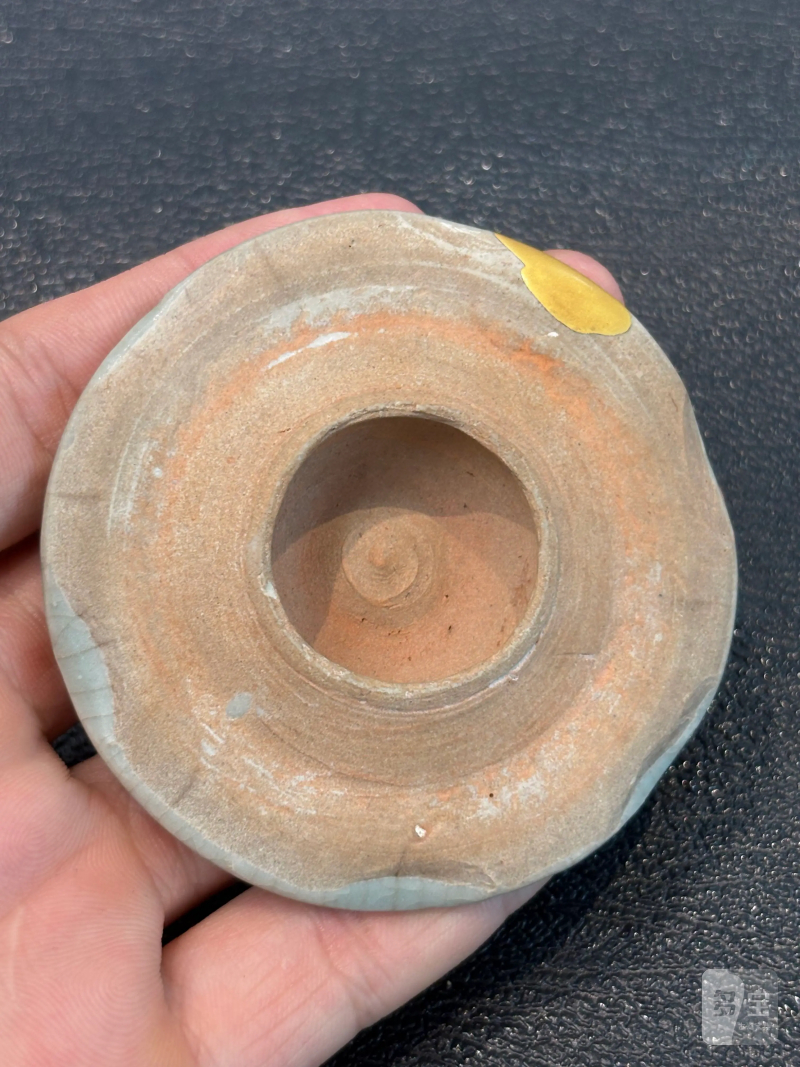 明 龙泉窑荷叶盖罐 - 图7
